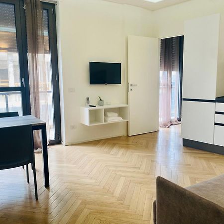 Sky View -Porta Nuova- Appartamento 2 Con Balcone Milano Ngoại thất bức ảnh