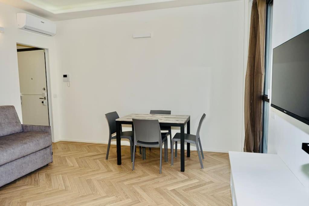 Sky View -Porta Nuova- Appartamento 2 Con Balcone Milano Ngoại thất bức ảnh